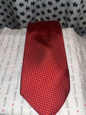 Tommy Hilfinger Classic Red Men’s Tie with Black Star Pattern
